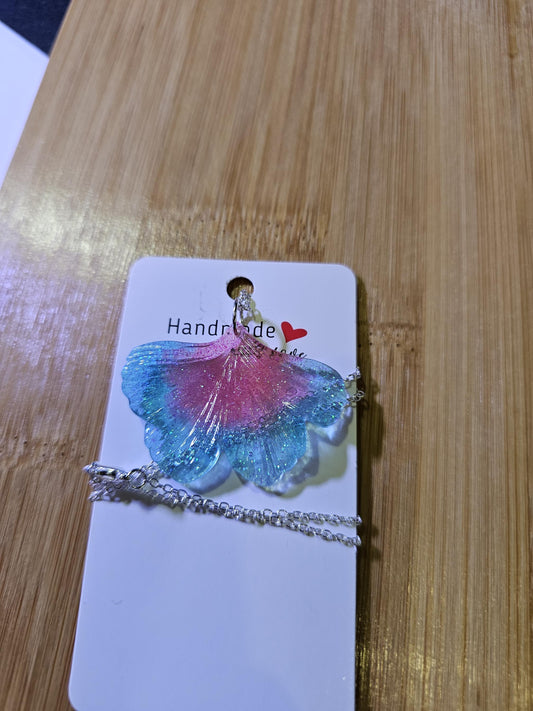 Resin flower necklace